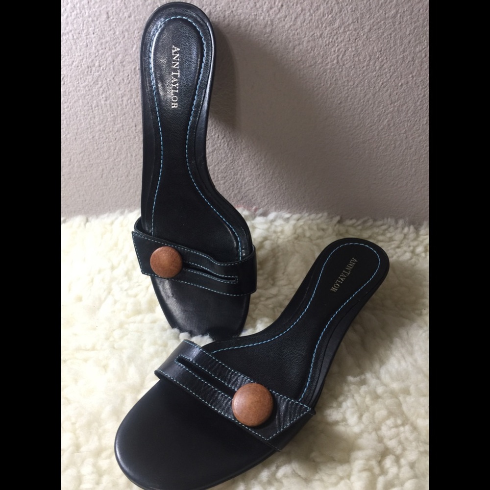 Ann Taylor Ladies Brazilian leather Sandal Sz7 1/2